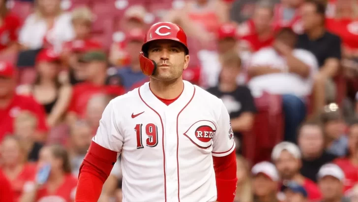 Joey Votto "engrandence" las penurías de los Rojos