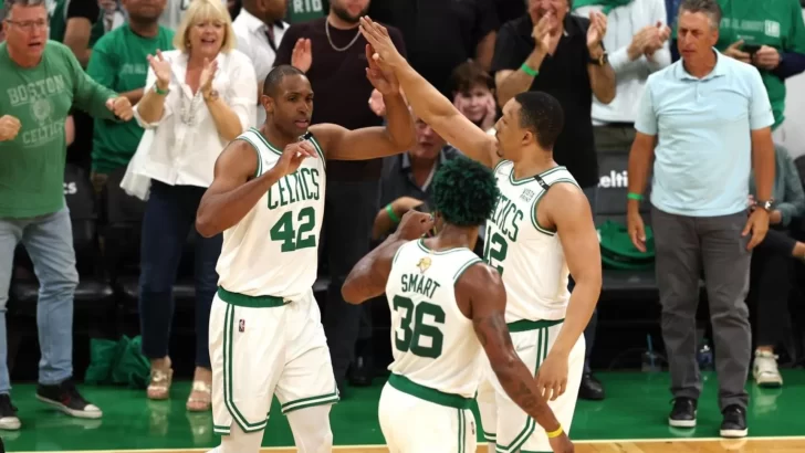 El Big Three de los Celtics abusa de los Warriors y toman ventaja 2-1