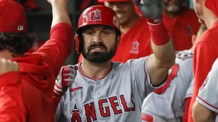 Cierre patronal supone traba en nuevo trabajo de Adam Eaton