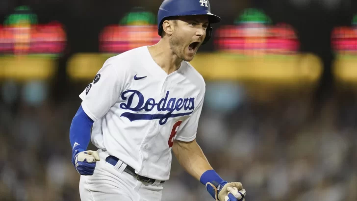 Dodgers de Los Ángeles evitaron el arbitraje con su campocorto estrella