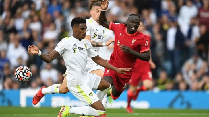 Junior Firpo jugó todo el partido pero no pudo evitar la derrota de Leeds