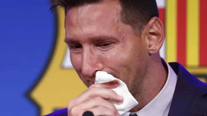 Sin poder contener las lágrimas, Messi se despide de Barcelona