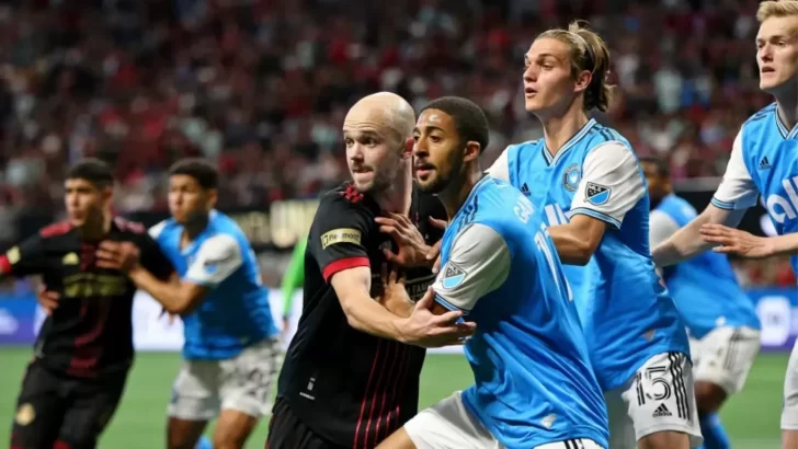 Charlotte convierte su primer gol pero cae en la última jugada del partido