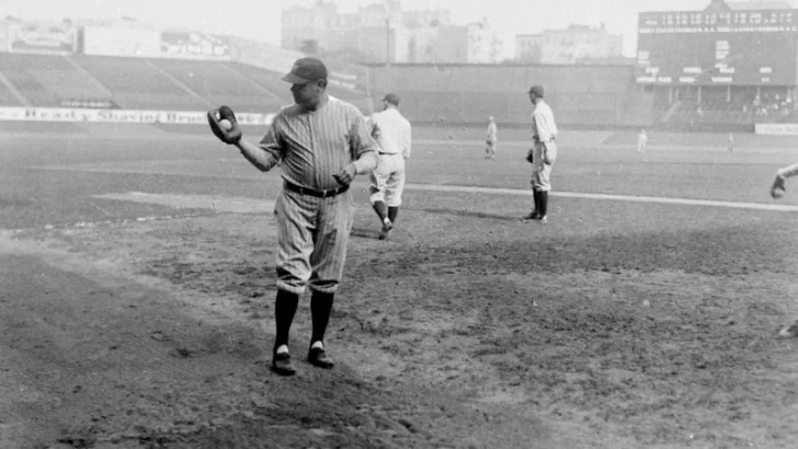 ¿Cuánto pagarías por un guante que usó Babe Ruth?