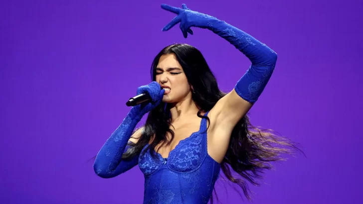 ¡Se baja del Mundial! Dua Lipa aclaró que no actuará en la apertura de Qatar