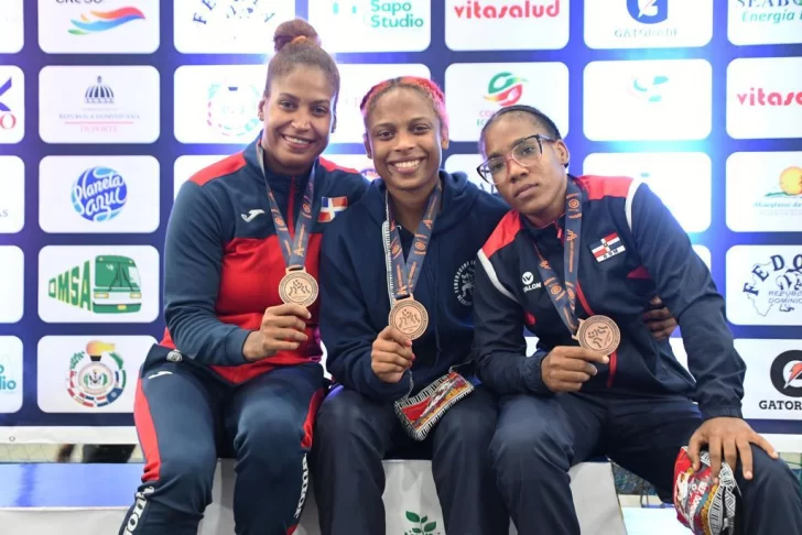 Equipo femenino lucha dominicano consigue boleto a Juegos Centroamericanos