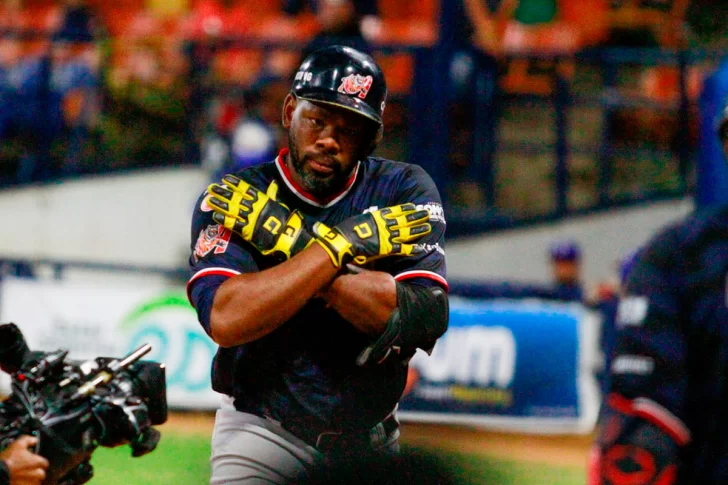 Dominicano implanta récord de jonrones en el béisbol venezolano
