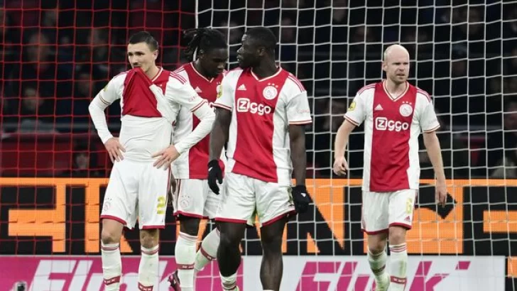 El Ajax despide a su técnico tras empatar con el Volendam