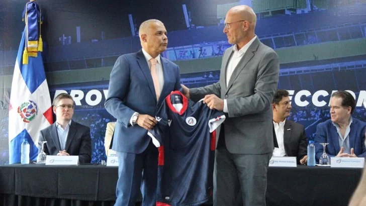 Selección Dominicana de Fútbol presentó a su nuevo DT