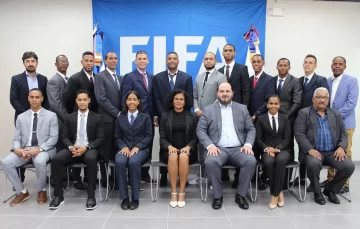Cifra récord de árbitros dominicanos reciben gafete FIFA