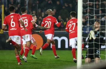 Benfica logra triunfar de visitante y pone contra las cuerdas al Brujas