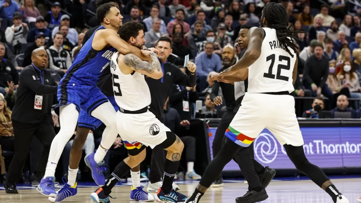NBA sanciona a los que pelearon en duelo entre Magic y Timberwolves