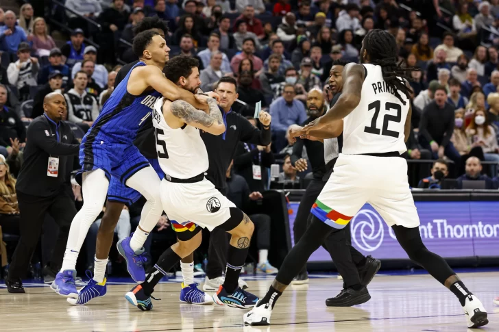 NBA sanciona a los que pelearon en duelo entre Magic y Timberwolves