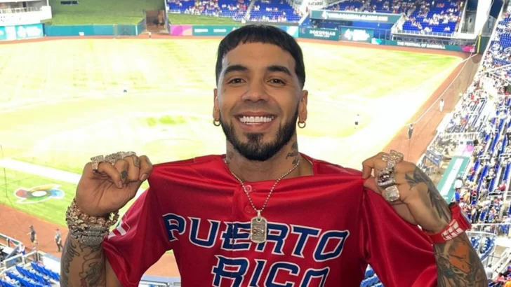 Anuel AA en el Puerto Rico Vs República Dominicana del Clásico Mundial De Béisbol 2023, ¿quién celebra, Yailin o él?