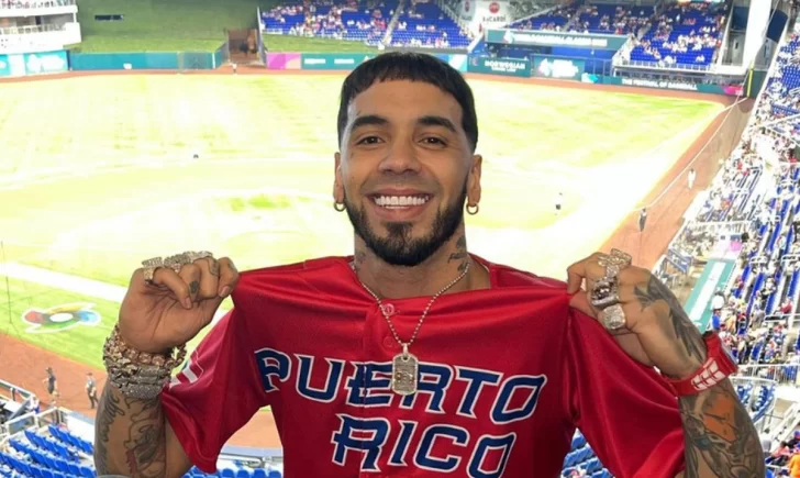 Anuel AA en el Puerto Rico Vs República Dominicana del Clásico Mundial De Béisbol 2023, ¿quién celebra, Yailin o él?