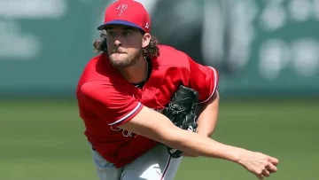 Aaron Nola parece alejarse de los Phillies de Philadelphia