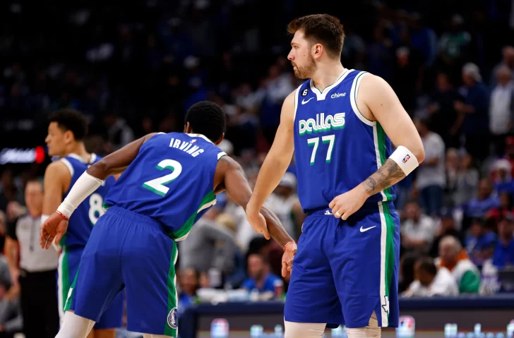 Irving y Doncic se combinan para lograr récord con los Mavericks