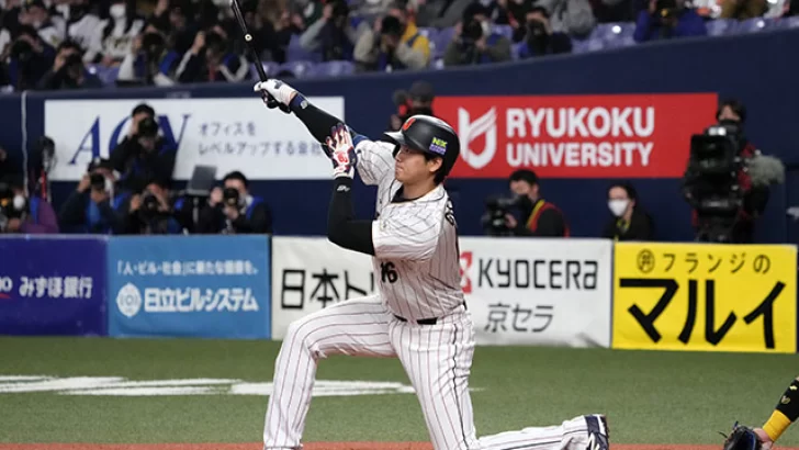 ¡Qué fuerza! Shohei Ohtani disparó jonrón arrodillado con Japón