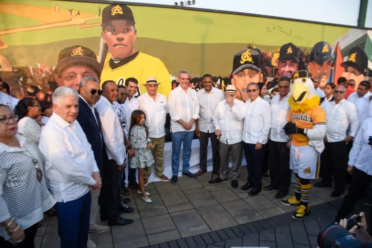 Presidente dominicano promete remozar Estadio Cibao