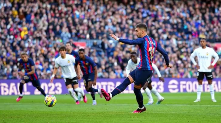 Barça gana y hunde más al Valencia