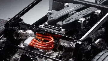 Lamborghini no se rinde con el V12 y viene con nueva tecnología para el mítico motor