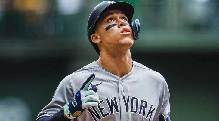 ¡Pánico en Nueva York! Aaron Judge sale del juego en Texas y prende las alarmas en Yankees