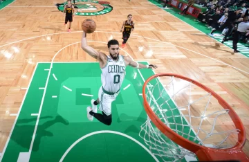 Ya van dos: Los Celtics de nuevo son una aplanadora ante los Hawks