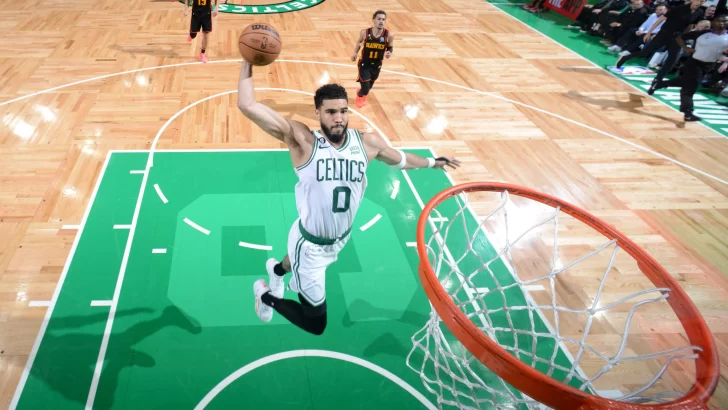 Ya van dos: Los Celtics de nuevo son una aplanadora ante los Hawks