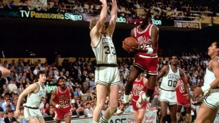 El día que Larry Bird confesó que vio a “Dios disfrazado de Michael Jordan”