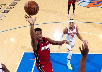 Jimmy Butler y Kyle Lowry le dan primer triunfo al Heat sobre los Knicks