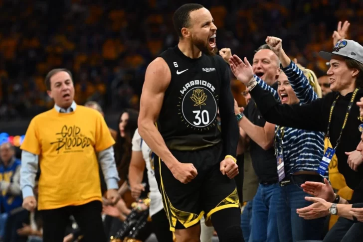 Stephen Curry ahora supera a “Magic” Johnson entre los mejores en Playoffs