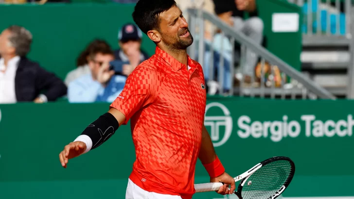 Novak Djokovic alertó sobre sus problemas físicos en Roland Garros y se peleó con el publico frances