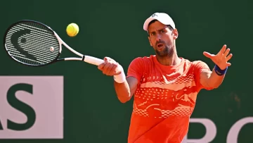 El objetivo de Djokovic: adaptarse al polvo y frenar el dominio de Tsitsipas en Montecarlo