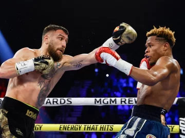 Devin Haney venció a Vasyl Lomachenko en un combate con desarrollo electrizante y desenlace polémico