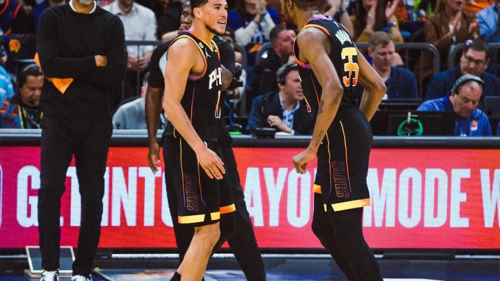 ¡No se dejan! Booker y Durant mantienen en carrera a Phoenix Suns