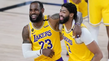 Sanos y felices: Lakers ha pasado de un probable desastre a un éxito innegable