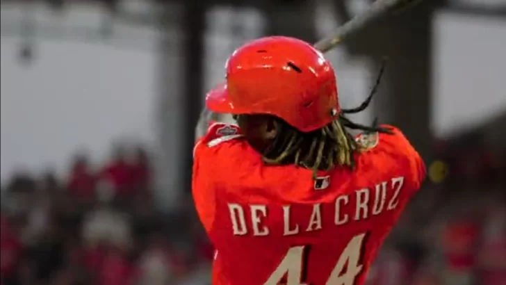 Elly De La Cruz: El joven talento dominicano que se convierte en la sensación de las Grandes Ligas