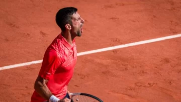 Djokovic vence a Alcaraz en Roland Garros y está a las puertas del récord