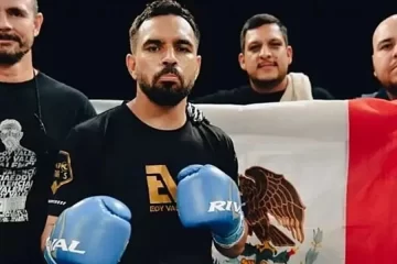 Boxeador mexicano lucha por su vida tras dura derrota en una pelea