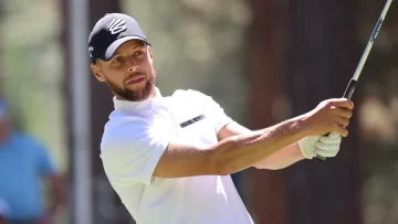 Alucinante hoyo en uno de Stephen Curry en un torneo de golf de celebridades