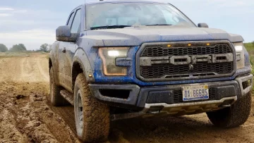 Creó una Ford F 150 de Madera y la convirtió en una “Raptor de verdad”