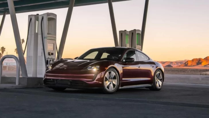 Porsche apuesta fuerte y a todo lujo con los vehículos eléctricos