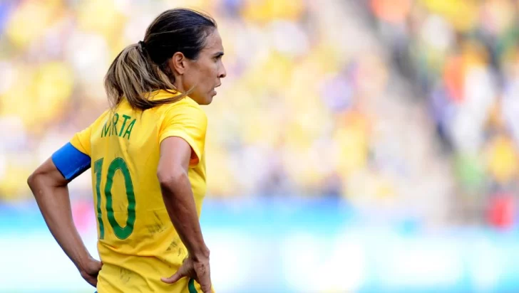 Marta se emocionó en conferencia de prensa al repasar el logro del fútbol femenino