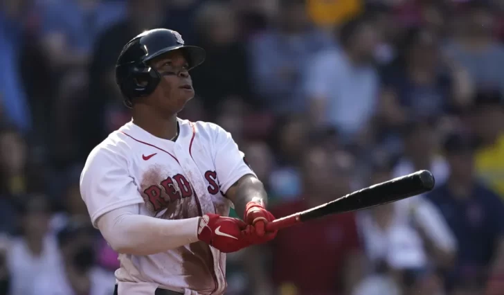 Pese a sus 3 hits, Rafael Devers no pudo evitar que Medias Rojas consiguieran un récord indeseado