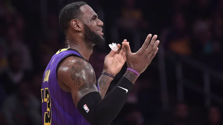 Lakers: LeBron James hace critica ácida a los árbitros