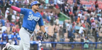 Ramón Hernández con un jonrón crucial en la victoria del Licey sobre Escogido