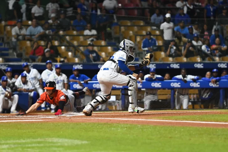 ¡Licey en ascenso! Actuación estelar de Ronny Mauricio complica a los Toros del Este