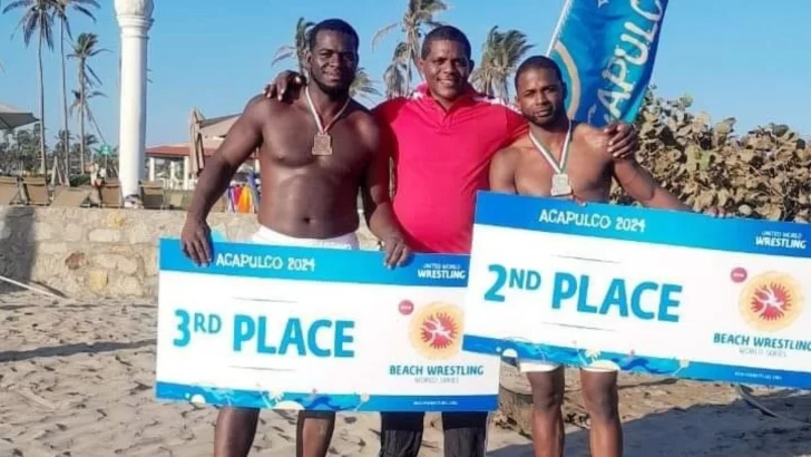 Éxito en la Arena de Acapulco: plata y bronce para Rudecindo y Adames en la lucha de playa