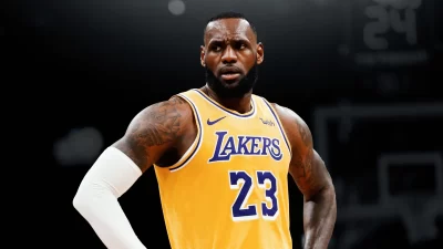 El derrotado LeBron James: ¿se marcha de los Lakers o se retira? 