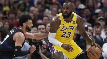 LeBron James critica las decisiones del centro de repetición en dolorosa derrota de los Lakers